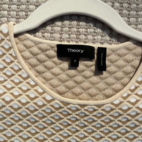 Theory Glossed Textured Boxy Top - Picture 5 of 5